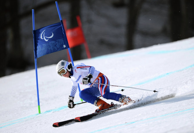Российская горнолыжница с нарушением зрения Александра Францева (Камчатский край) (ведущий спортсмен Павел Заботин) завоевала серебряную медаль на Паралимпийских играх в Сочи в дисциплине "супергигант"