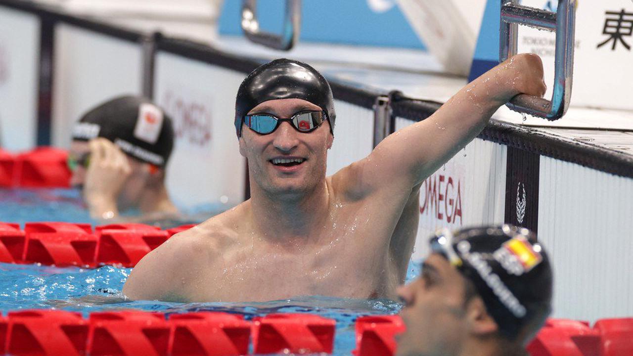 В.В. Путин поздравил победителя XVI Паралимпийских летних игр в Токио в соревнованиях по плаванию на дистанции 100 метров брассом А. Калину