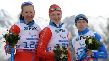 Российские лыжницы с поражением опорно-двигательного аппарата, выступающие в категории "сидя", Анна Миленина и Алена Кауфман  завоевали золотую и бронзовую медали  в спринтерской гонке на дистанции 1 км