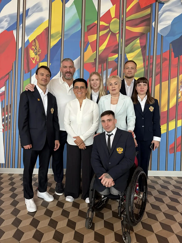 С.В. Кириенко вручил чемпионам Паралимпийских игр 2026 награду Национальной премии интернет-контента ИРИ в спецноминации «Быть человеком» С.В. Кириенко вручил чемпионам Паралимпийских игр 2026 награду Национальной премии интернет-контента ИРИ в спецноминации «Быть человеком»