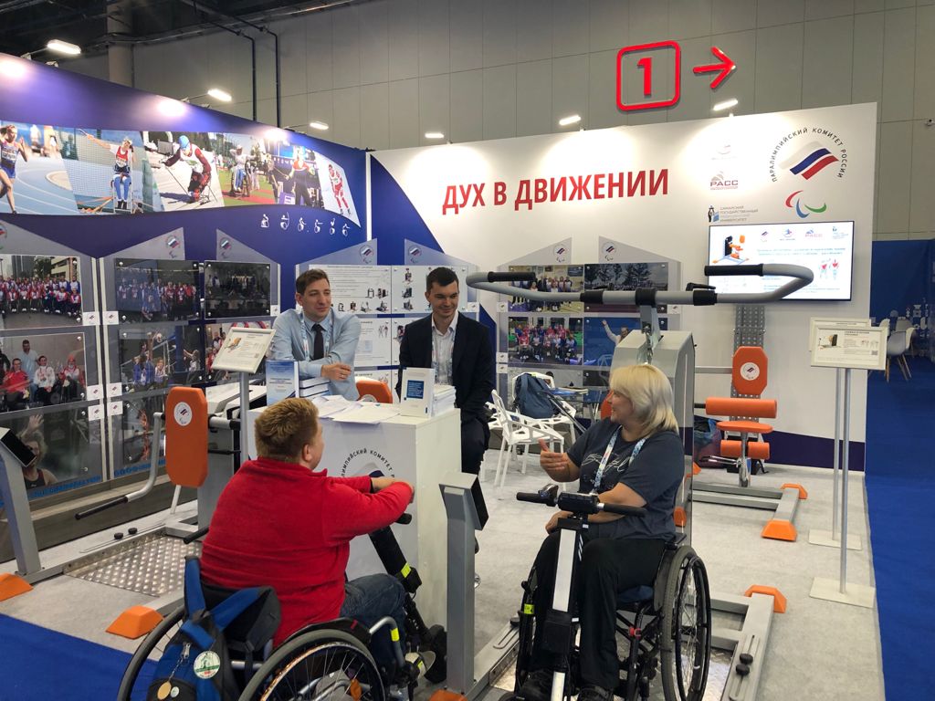 На IX Международного форума «Россия – спортивная держава» в рамках экспозиционной программы на совместном стенде ПКР и ВНИИФК была представлена отечественная разработка тренажеров для лиц с ОВЗ 