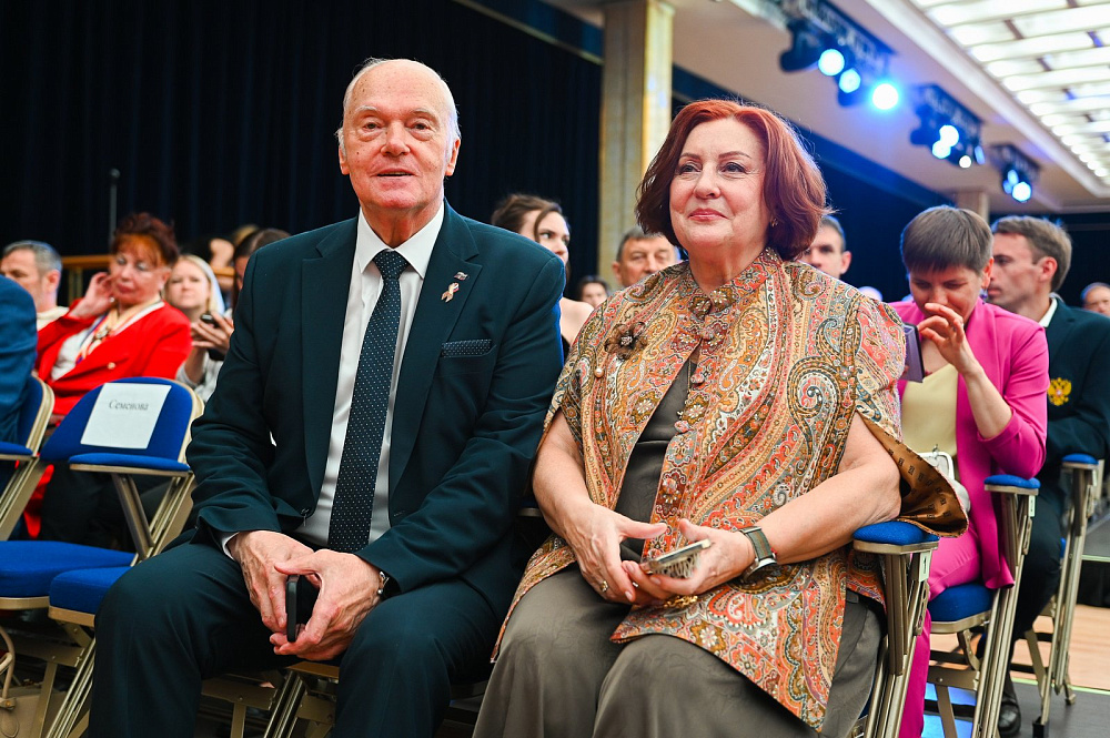 XX юбилейная торжественная церемония награждения премией ПКР «Возвращение в жизнь», посвященная 30-летию ПКР, состоялась в Государственном Кремлевском дворце XX юбилейная торжественная церемония награждения премией ПКР «Возвращение в жизнь», посвященная 30-летию ПКР, состоялась в Государственном Кремлевском дворце
