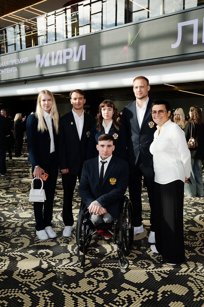 С.В. Кириенко вручил чемпионам Паралимпийских игр 2026 награду Национальной премии интернет-контента ИРИ в спецноминации «Быть человеком» С.В. Кириенко вручил чемпионам Паралимпийских игр 2026 награду Национальной премии интернет-контента ИРИ в спецноминации «Быть человеком»