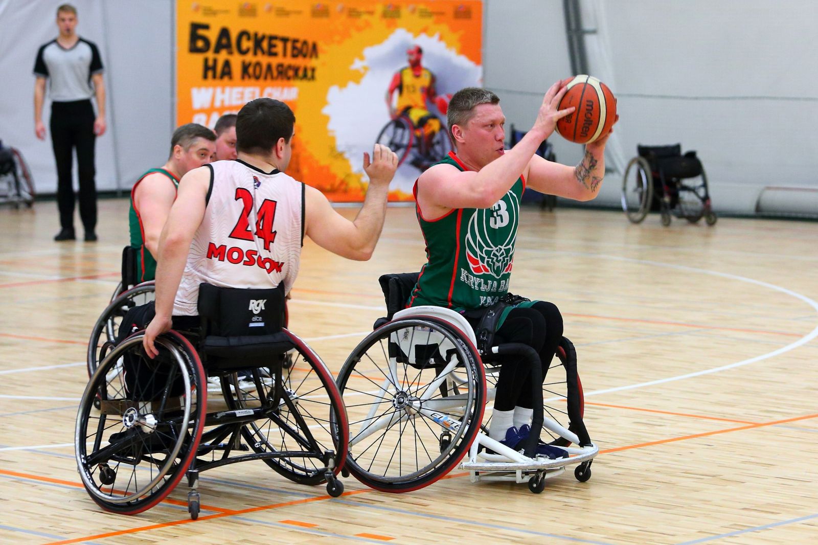 12 команд принимают участие в первом круге чемпионата России по баскетболу на колясках в МСБК «Парамоново»