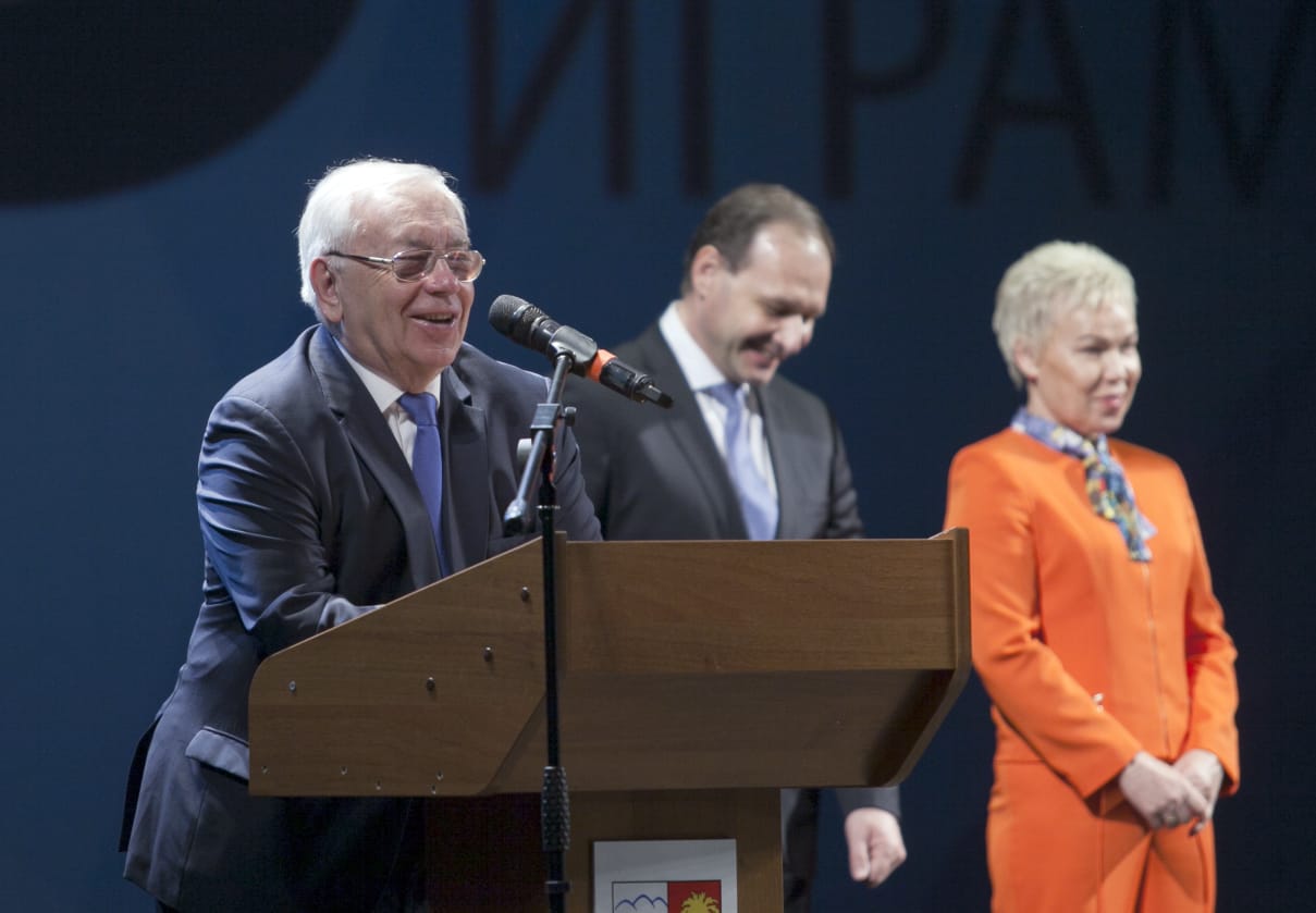 В.П. Лукин, Р.А. Баталова приняли участие в праздничном концерте "Пятилетие Паралимпийских игр в Сочи"
