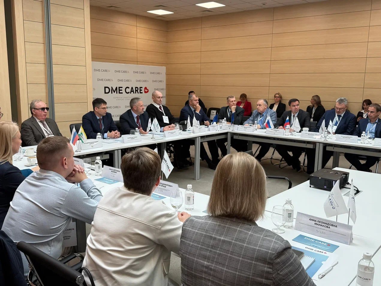 Руководители ПКР приняли участие в Круглом столе по развитию медико-социальных сервисов аэропортов в аэропорту Домодедово