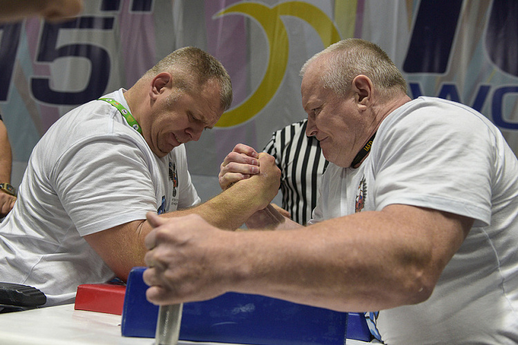 Российские спортсмены во вторник завоевали 8 золотых медалей и убедительно выиграли командный зачет в армспорте на Всемирных играх IWAS в Сочи