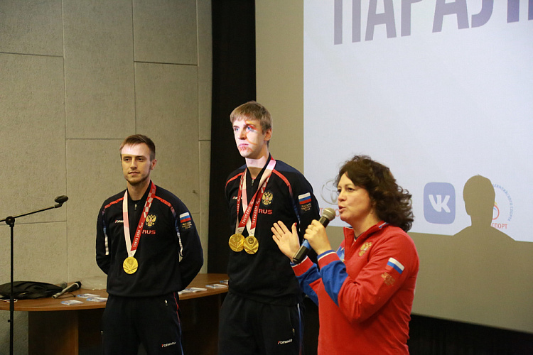 П.А. Рожков совместно с чемпионами и призерами Паралимпийских игр, в г. Дзержинске провели Паралимпийский урок для учеников Дзержинской специальной коррекционной школы