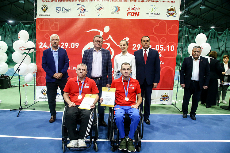 43 спортсмена из 11 регионов страны разыграли медали чемпионата России по теннису на колясках