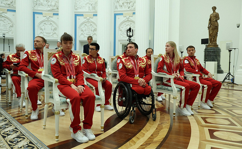 В Кремле Владимир Путин вручил государственные награды Российской Федерации победителям и призёрам ХIV Паралимпийских зимних игр 2026 года