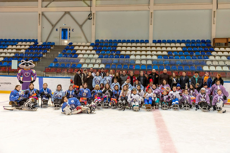 В Дмитрове подвели итоги первого женского чемпионата России по следж-хоккею «Снежная королева» В Дмитрове подвели итоги первого женского чемпионата России по следж-хоккею «Снежная королева»