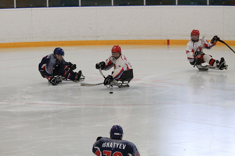 В г. Москве в Ледовом дворце «Умка» стартовал Открытый Кубок по хоккею-следж «Кубок Мужества»