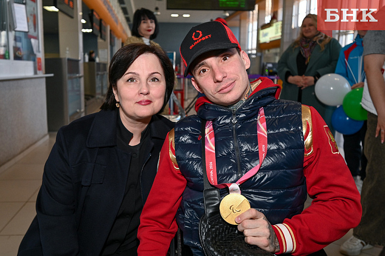 БНК: «Безграничная гордость» - в Сыктывкаре встретили паралимпийца Ивана Голубкова