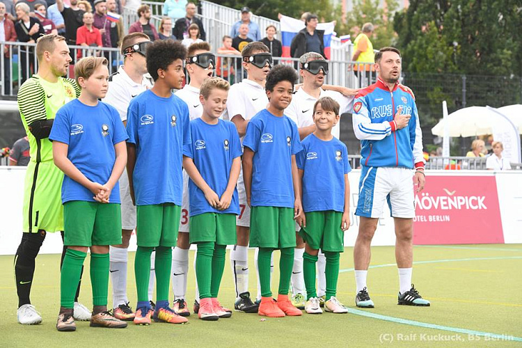 Сборная команда России в финале чемпионата Европы по мини-футболу 5х5 (класс В1, тотально-слепые) одержала победу над командой Испании