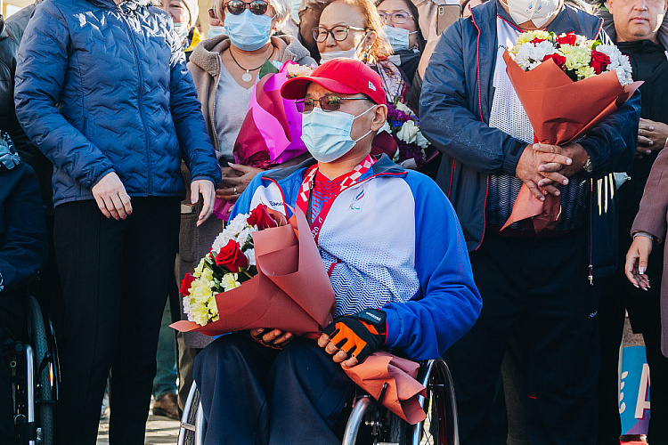 2-кратный Паралимпийский чемпион по велогонкам Михаил Асташов и бронзовый призер Паралимпийских игр по стрельбе из лука Баир Шигаев вернулись в Бурятию