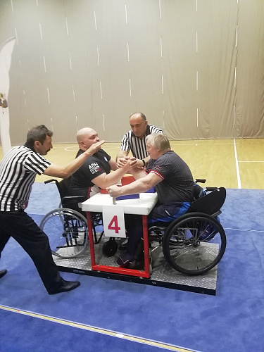 Сборная команда Республики Дагестан выиграла общекомандный зачет чемпионата России по армрестлингу спорта лиц с ПОДА в Сочи