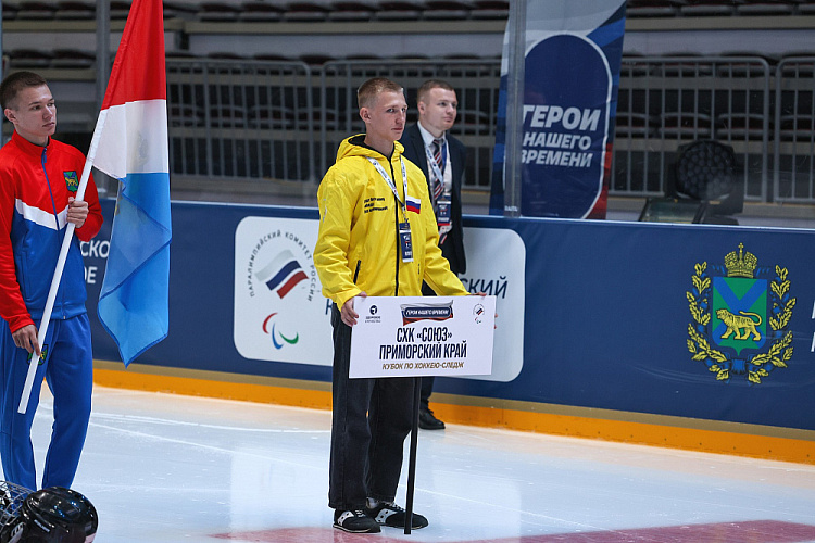 Во Владивостоке состоялось открытие Кубка по следж-хоккею среди ветеранов СВО «Герои нашего времени»
