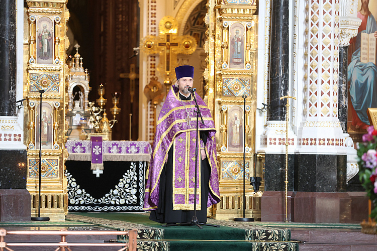 В Храме Христа Спасителя П.А. Рожков, победители и призеры зимних Паралимпийских игр и их близкие приняли участие в благодарственном молебне