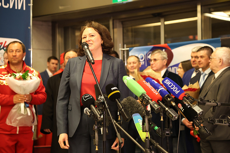 В аэропорту «Внуково» торжественно встретили паралимпийскую сборную России после XIV Паралимпийских зимних игр в Италии