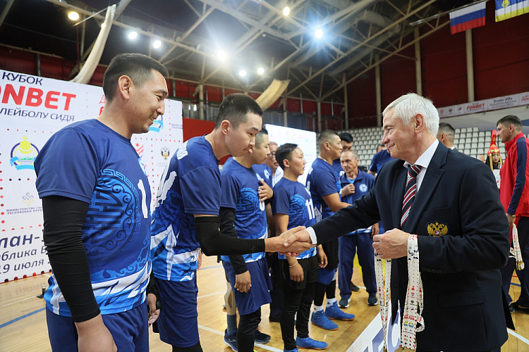 Команда Бурятии выиграла Кубок Фонбет по волейболу сидя среди ветеранов СВО