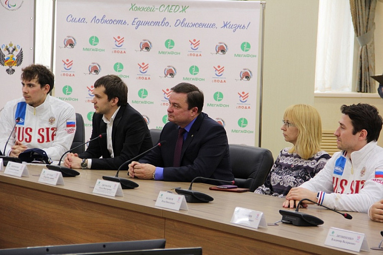 В зале Исполкома Дома паралимпийского спорта прошла встреча руководства ПКР, Всероссийской федерации спорта лиц с ПОДА со сборной командой России по хоккею-следж, организованная в преддверии чемпионата мира