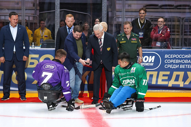 Во Владивостоке состоялось открытие Кубка по следж-хоккею среди ветеранов СВО «Герои нашего времени»