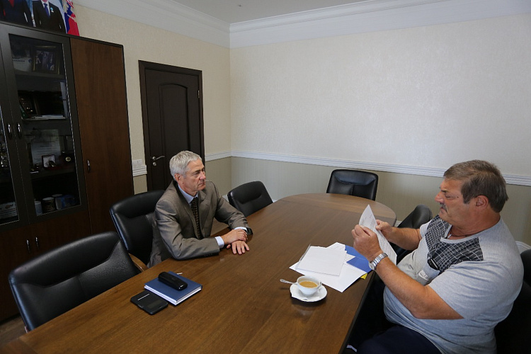 П.А. Рожков в офисе ПКР провел рабочую встречу со старшим тренером сборной команды России по гребле на байдарках и каноэ спорта лиц с ПОДА А.С. Маврофиди П.А. Рожков в офисе ПКР провел рабочую встречу со старшим тренером сборной команды России по гребле на байдарках и каноэ спорта лиц с ПОДА А.С. Маврофиди