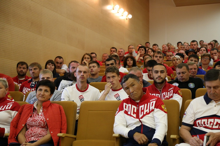 Руководители ПКР на тренировочных базах «Озеро Круглое» и УТЦ «Новогорск» провели встречи со спортсменами, тренерами и специалистами паралимпийских сборных команд России по летним видам спорта