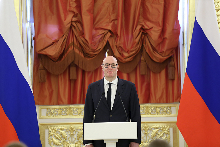 Заместитель председателя Правительства РФ Д.Н. Чернышенко, помощник Президента РФ И.Е. Левитин в Кремле вручили государственные награды спортсменам Паралимпийской сборной команды России по зимним видам спорта