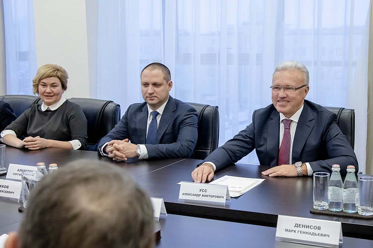 В г. Красноярске состоялась встреча Губернатора Красноярского края А.В. Усса с президентом ПКР В.П. Лукиным