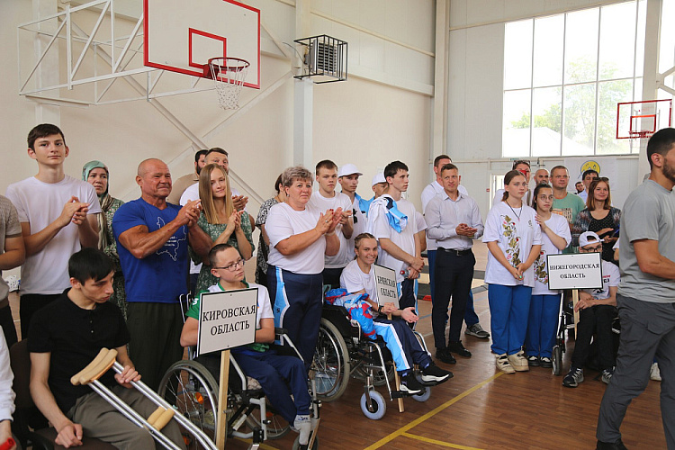 Всероссийскую летнюю спартакиаду детей-инвалидов с поражением ОДА и соревнования по футболу ампутантов торжественно открыли в Грозном