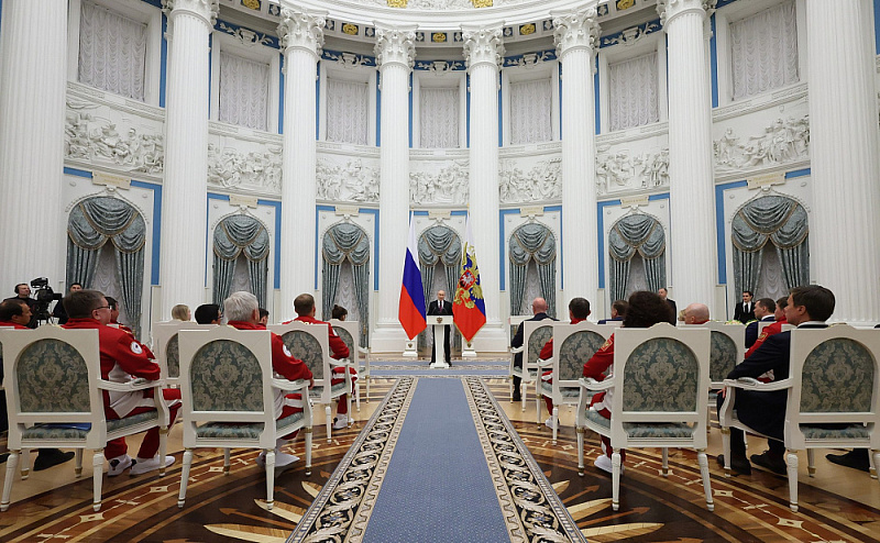 В Кремле Владимир Путин вручил государственные награды Российской Федерации победителям и призёрам ХIV Паралимпийских зимних игр 2026 года