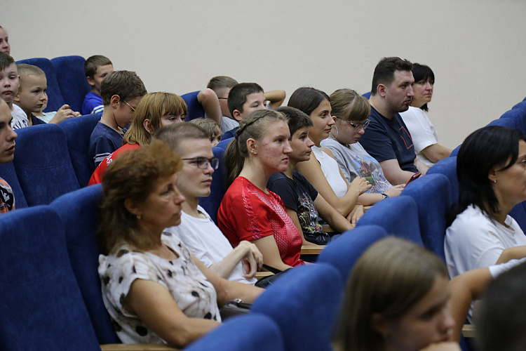 ПКР и Министерство спорта Белгородской области в г. Белгороде провели Паралимпийский урок и мастер-классы для детей с ПОДА