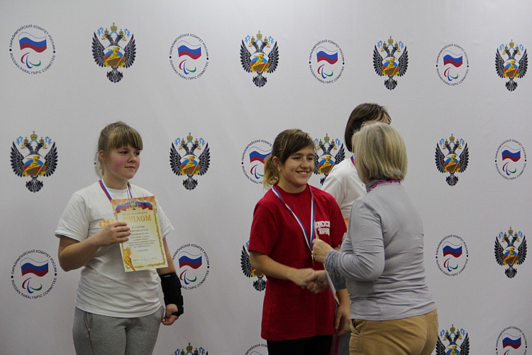 В Универсальном спортивном зале «Паралимпийский» состоялось награждение победителей и призеров соревнований заключительного дня и церемония закрытия Всероссийской спартакиады учащихся учебных заведений по видам спорта лиц с поражением ОДА