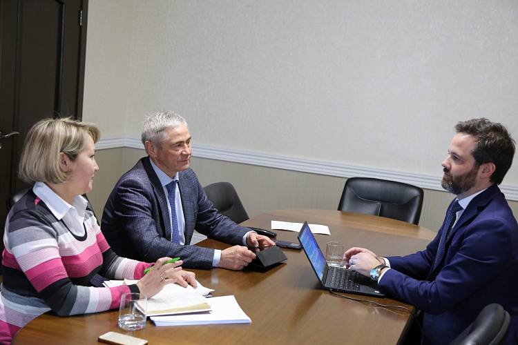 П.А. Рожков в офисе ПКР провел рабочие встречи с адвокатом юридической компании «Боннард Лоусон», представляющей интересы ПКР в качестве заинтересованной стороны в Международным Спортивном арбитражном суде (CAS) П.А. Рожков в офисе ПКР провел рабочие встречи с адвокатом юридической компании «Боннард Лоусон», представляющей интересы ПКР в качестве заинтересованной стороны в Международным Спортивном арбитражном суде (CAS)