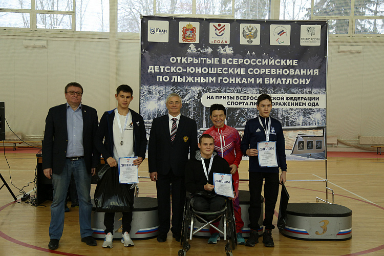 П.А. Рожков в Пересвете принял участие в церемониях открытия и награждения, а также просмотре Кубка России и Всероссийских детско-юношеских соревнований по лыжным гонкам и биатлону спорта лиц с ПОДА