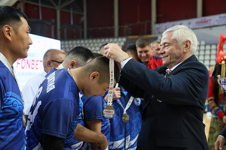 Команда Бурятии выиграла Кубок Фонбет по волейболу сидя среди ветеранов СВО