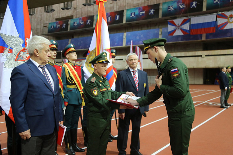 П.А. Рожков в Москве принял участие в торжественной церемонии приведения к военной присяге военнослужащих спортивных рот ЦСКА П.А. Рожков в Москве принял участие в торжественной церемонии приведения к военной присяге военнослужащих спортивных рот ЦСКА