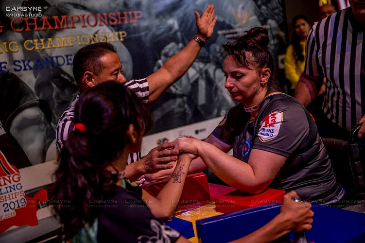 Сборная команда России по армрестлингу выиграла общекомандный зачет чемпионата мира в женской категории и стала второй – в мужской