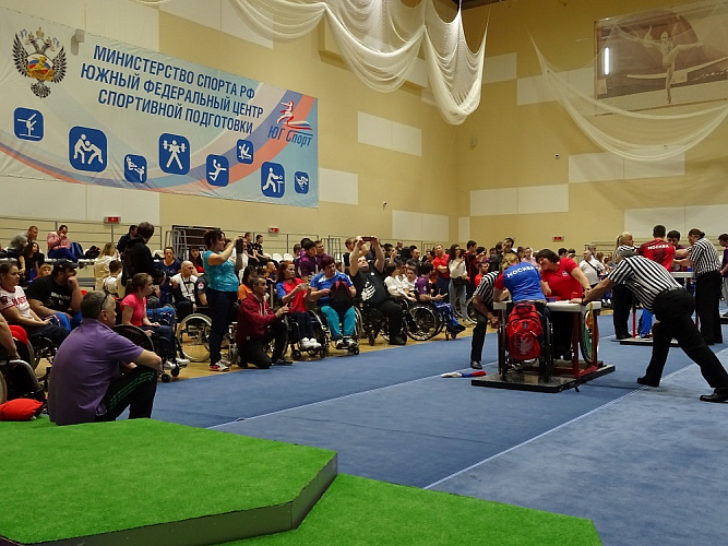 Сборная команда Республики Дагестан выиграла общекомандный зачет чемпионата России по армрестлингу спорта лиц с ПОДА в Сочи