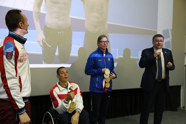 П.А. Рожков совместно с чемпионами и призерами Паралимпийских игр, в г. Дзержинске провели Паралимпийский урок для учеников Дзержинской специальной коррекционной школы