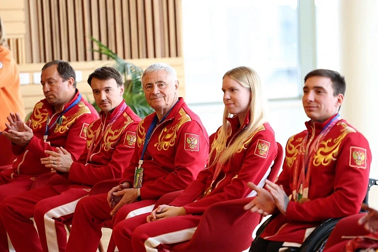 Делегация российских паралимпийцев посетила швейную фабрику «Мануфактуры Bosco»