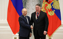 ПКР поздравляет генерального директора Ночной хоккейной лиги, двукратного Олимпийского чемпиона А.В. Касатонова с вручением государственной награды
