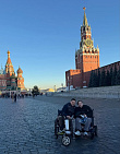 ПКР и Фонд детского доктора Рошаля осуществили мечту 17-летней Дианы и организовали ей экскурсию на Красную площадь