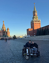 ПКР и Фонд детского доктора Рошаля осуществили мечту 17-летней Дианы и организовали ей экскурсию на Красную площадь