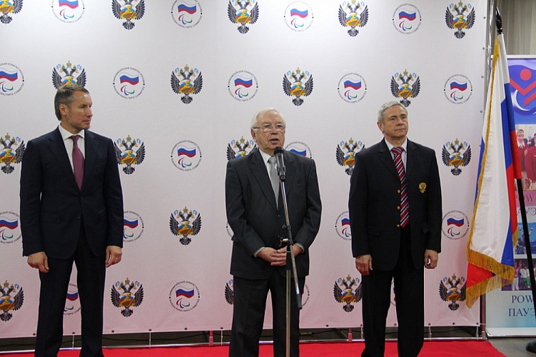 В.П. Лукин, П.А. Рожков, О.В. Семенова в УСЗ «Паралимпийский» провели церемонии награждения и закрытия чемпионата и Первенства России по армспорту среди спортсменов с ПОДА