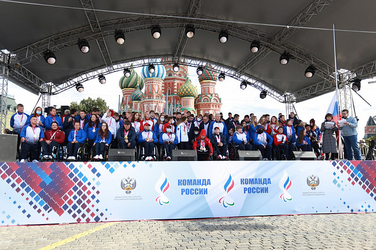 Паралимпийскую сборную России торжественно встретили на Красной площади Паралимпийскую сборную России торжественно встретили на Красной площади