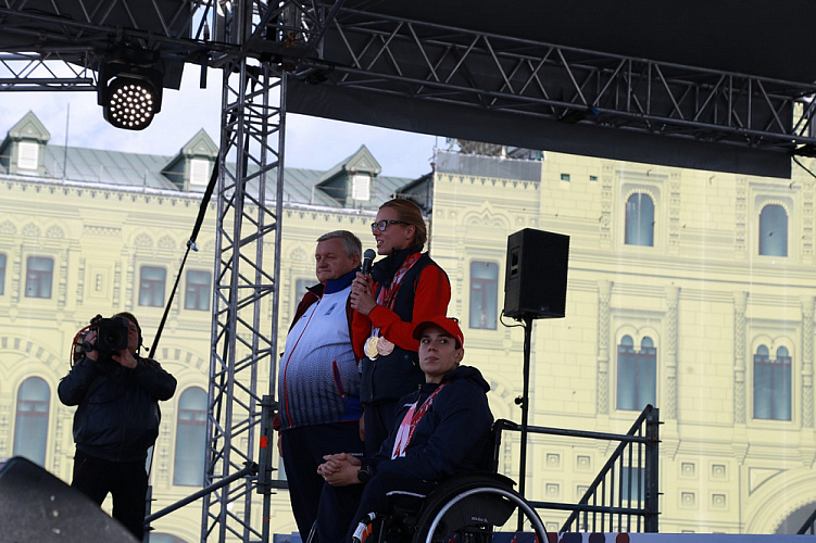 Паралимпийскую сборную России торжественно встретили на Красной площади Паралимпийскую сборную России торжественно встретили на Красной площади