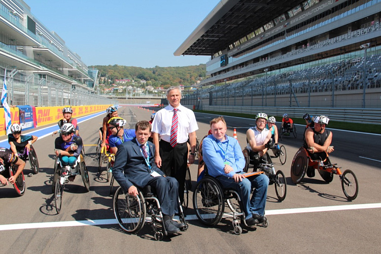 П.А. Рожков в г. Сочи на трассе Формула-1 принял участие в церемонии открытия и просмотре международных соревнований спортсменов-колясочников "Rezept-Sport Wheelchair racing»