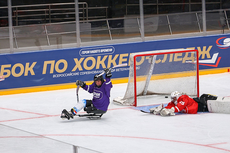 Во Владивостоке состоялось открытие Кубка по следж-хоккею среди ветеранов СВО «Герои нашего времени»